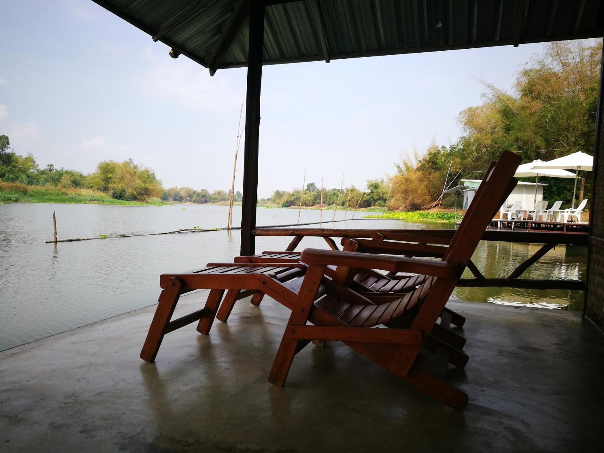 River Marina Resort Uthai Thani Rom bilde