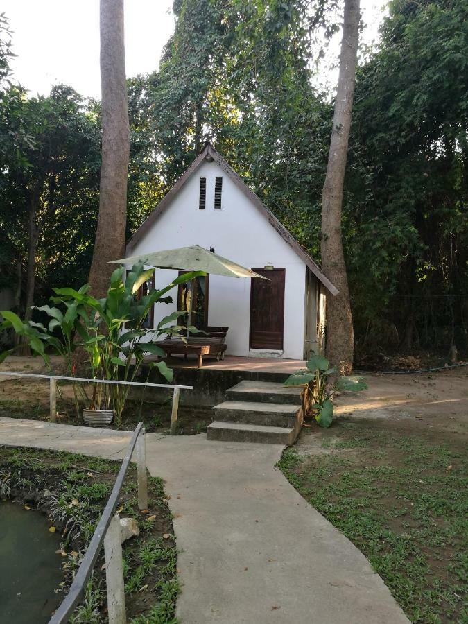 River Marina Resort Uthai Thani Rom bilde